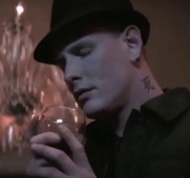 Perché Corey diventa donna nel video Snuff degli Slipknot
